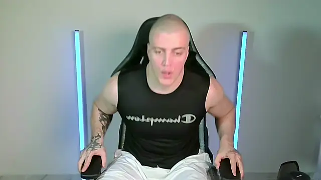 Show modela Bigbaald na web-kameri