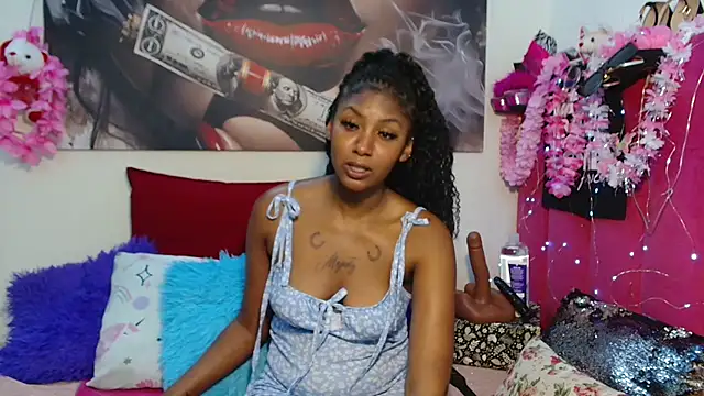 Moreish-06's Live XXX Chat
