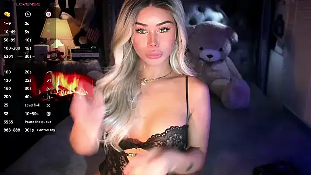 Show modela ZyraGoddes na web-kameri