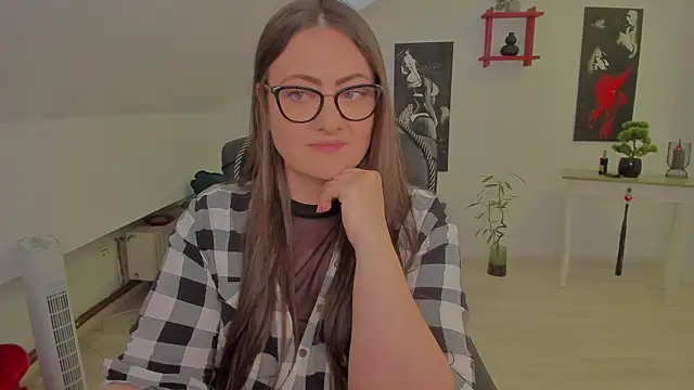 MistressDarrah's Live XXX Chat