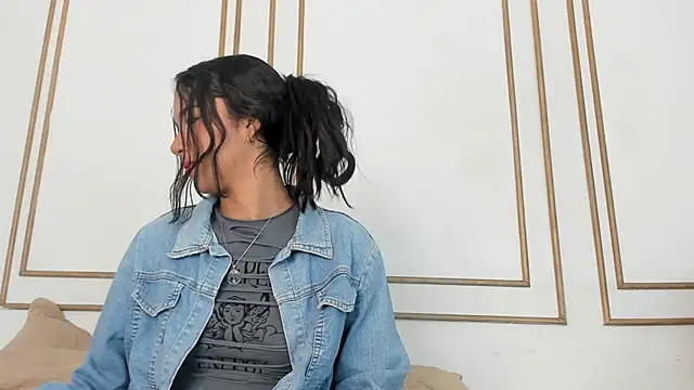 emily_gaviria1's Live XXX Chat