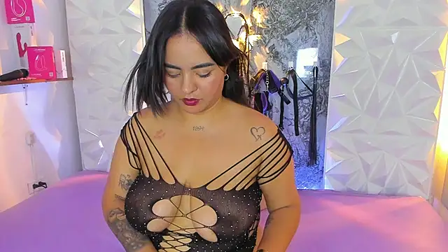 Luciana_r Show in webcam