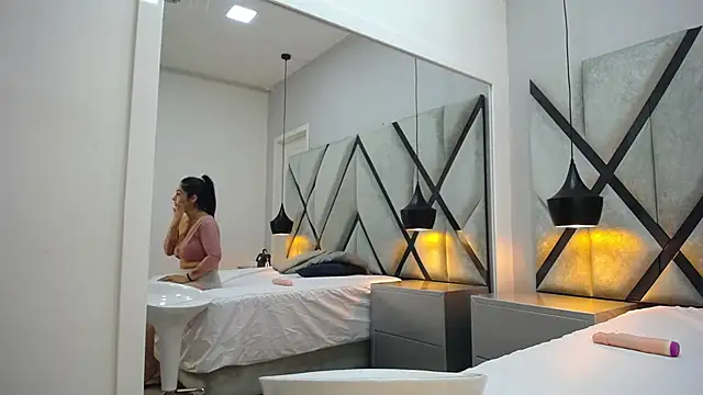 Amber_Dolls Show in webcam
