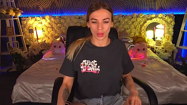 ArinaWong Adlı Modelin Canlı XXX Sohbeti