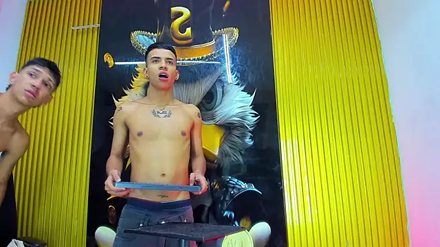 Pokazy przed kamerk ą – Guys_Latino_Hot