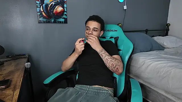 l-laross' Webcam Show