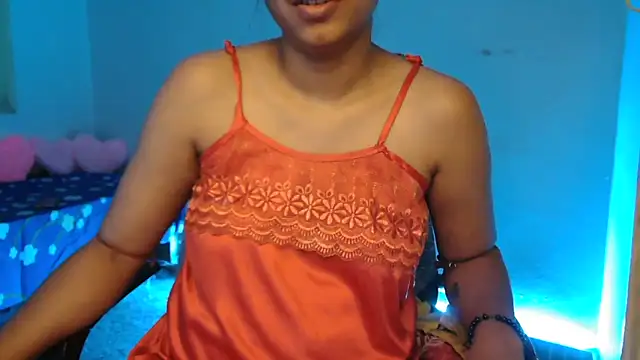 Chatroom XXX en direct de Cute-Hazel