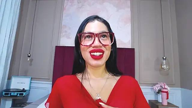 GiaTegeln Live XXX chat
