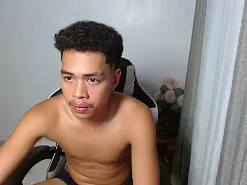 Chat +18 de curlyasian_njxx ao vivo
