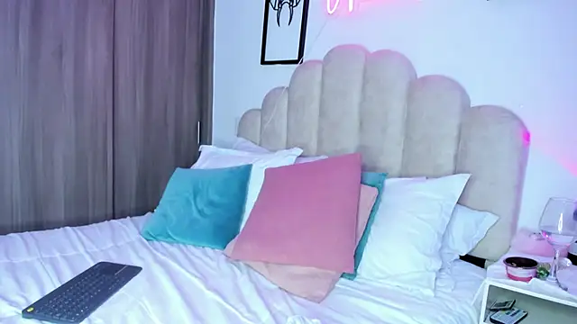 دردشة NaomiAsha الجنسية المباشرة