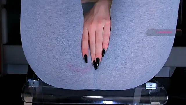 Cameltoe_squirt_inPants élő XXX-chatje