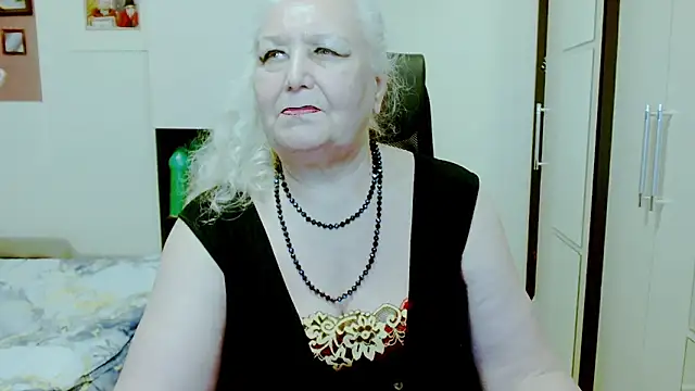 GrannyAlisa Chat XXX in diretta