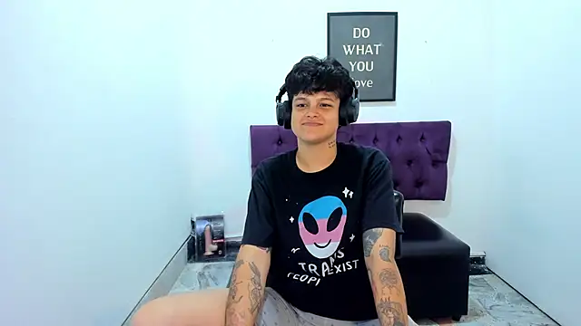 Iansayd333's Live XXX Chat