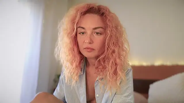Reddgiirl Adlı Modelin Canlı XXX Sohbeti