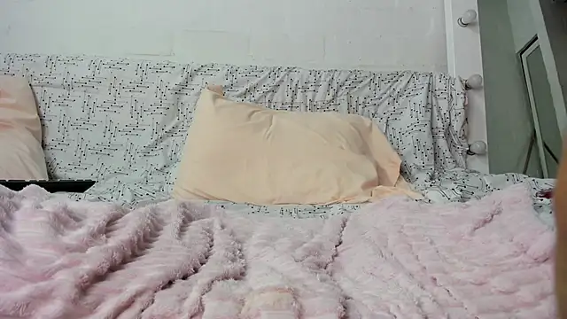 skinnyandcute's Live XXX Chat
