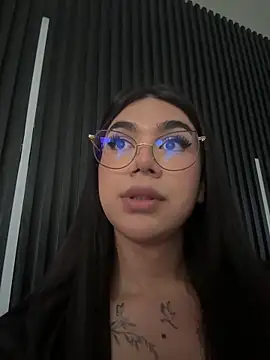 RoseCassie live XXX chat