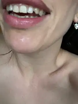 JolieBee Chat XXX live