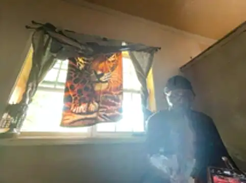 ThrowedWorldWide live XXX chat