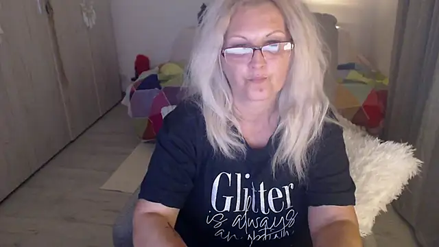 Divineblond's Live XXX Chat