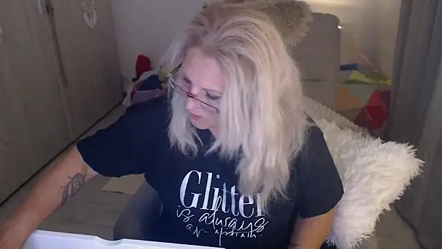Chat +18 de Divineblond ao vivo