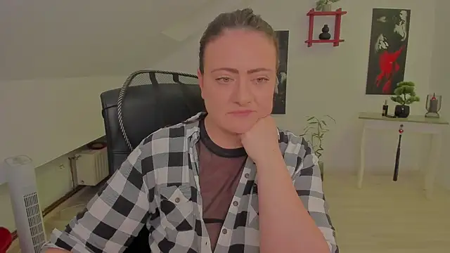 MistressDarrah Chat XXX live