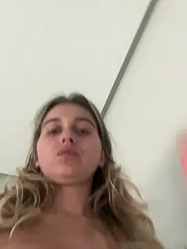 Chat XXX en directo de MilanaTaylor