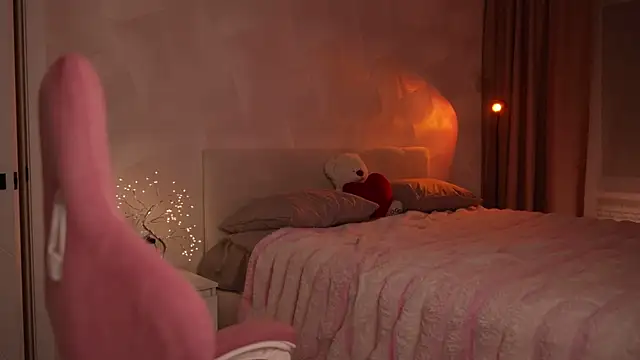 Mila_Luxury Adlı Modelin Canlı XXX Sohbeti