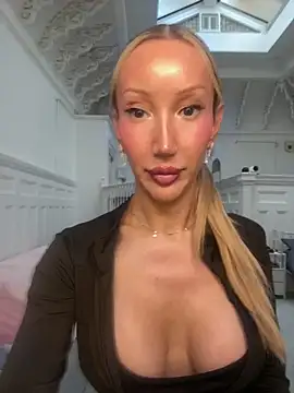 Show modela Allana29 na web-kameri