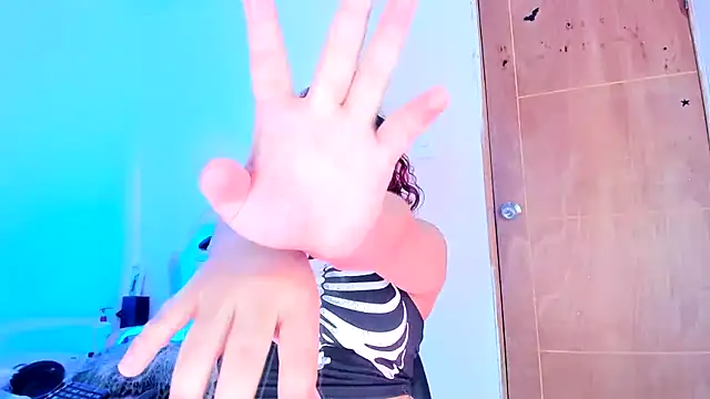 XXX chat uživo modela Emily_Coper18