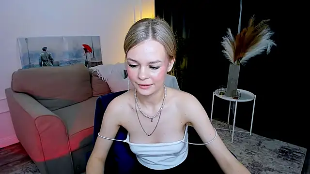 MidnighteAura Chat XXX in diretta