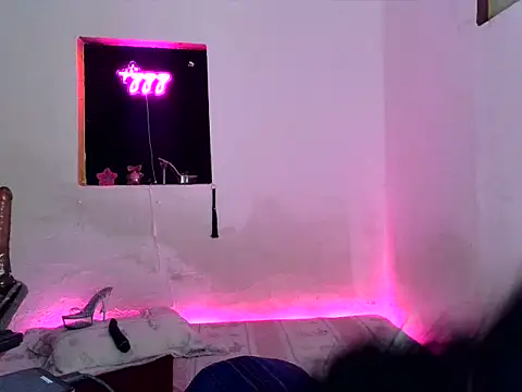 NovaEstreia Adlı Modelin Canlı XXX Sohbeti
