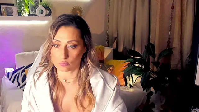 SarahAlluring Adlı Modelin Canlı XXX Sohbeti