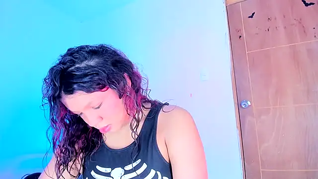Emily_Coper18 Adlı Modelin Canlı XXX Sohbeti