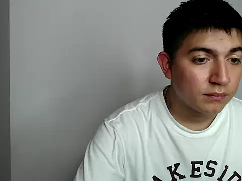 Andres02Smile: διαδικτυακό σόου στην κάμερα