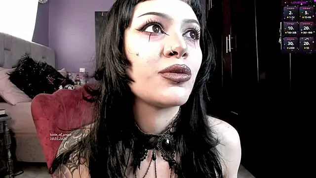 Taste_of_Grace: διαδικτυακό σόου στην κάμερα