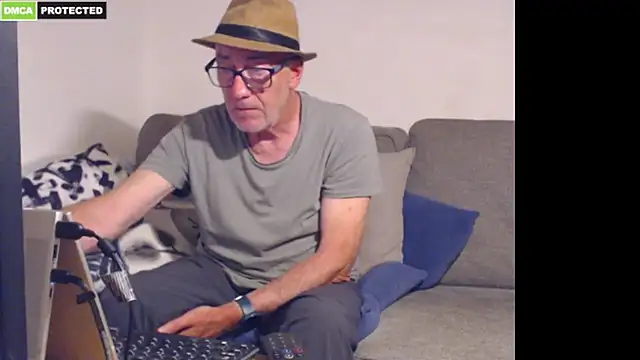 bluedae1 Show Webcam