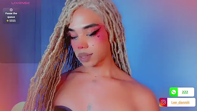 Show modela DanniLee_ na web-kameri
