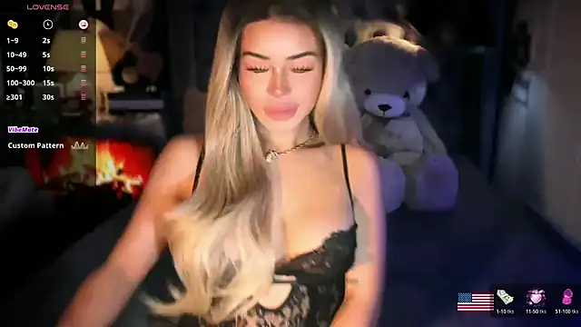 Show modela ZyraGoddes na web-kameri
