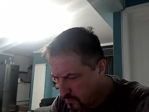 Chat XXX en directo de MisterFaithRO