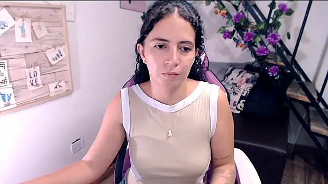 samantha_baby_ Adlı Modelin Canlı XXX Sohbeti