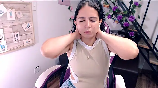 samantha_baby_ Adlı Modelin Canlı XXX Sohbeti