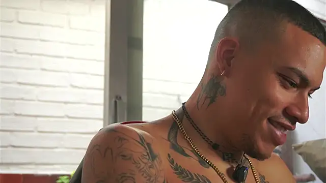 AlphaMasterXxx's Live XXX Chat