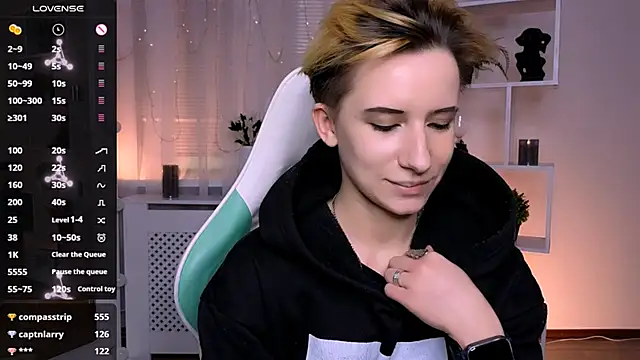 XXX chat uživo modela _Rein_ramm