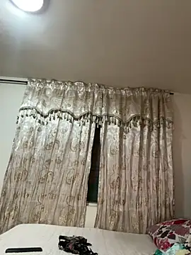 Chat +18 de Tayler_Kim ao vivo