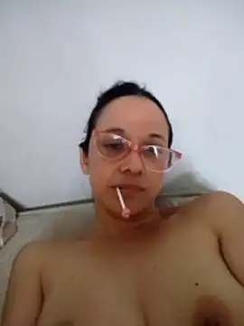 دردشة nicolle_milf1978 الجنسية المباشرة