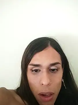 pretty_ariiel: διαδικτυακό σόου στην κάμερα