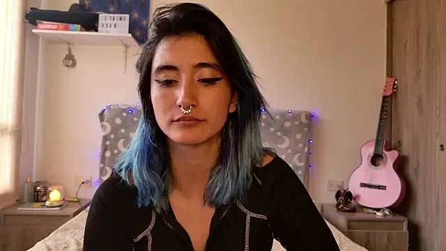 LunaisBack webcam show