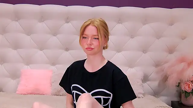 RheaSky's Live XXX Chat