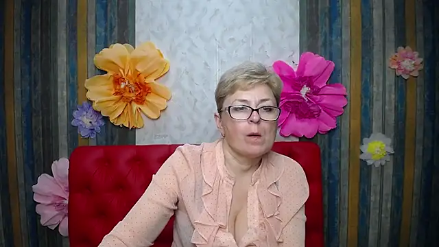 EmiliaGree's Live XXX Chat