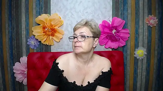EmiliaGree Chat XXX live